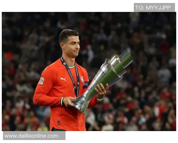 世界杯奖杯背后的传奇故事与足球荣耀的象征意义 世界杯奖杯背后的传奇故事与足球荣耀的象征意义