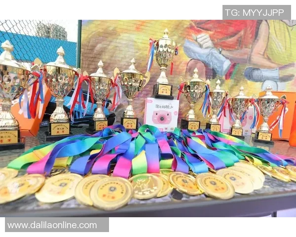 世界杯奖杯背后的传奇故事与荣耀时刻解析