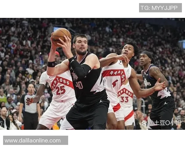 以中锋为核心构建球队战术体系探析与实践路径