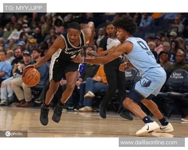 2013年NBA常规赛马刺与灰熊的激烈对决回顾与精彩瞬间分析